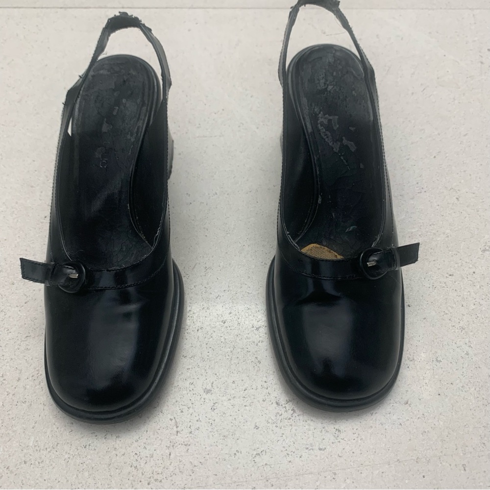 Banana Republic Looks Like Miu Miu      Black Slingback Pump